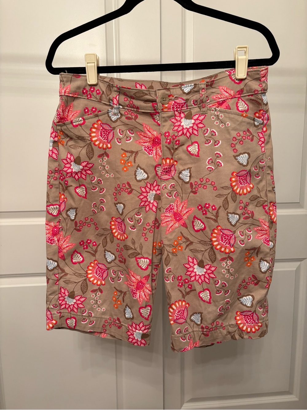 St. John's Bay Womens 11" Mid Rise Bermuda Short Size 10 - Pink Floral